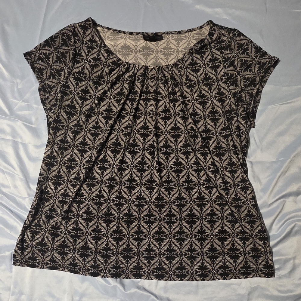 Worthington Black and Taupe Geometric Short Sleeve Tee
